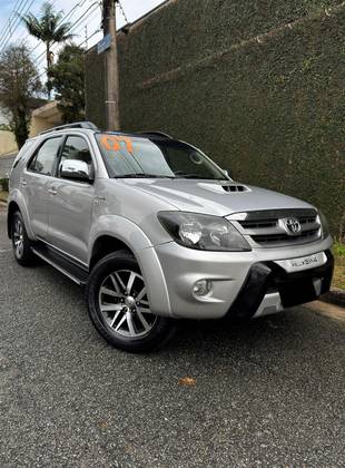 TOYOTA HILUX SW4 3.0 SRV 4X4 16V TURBO INTERCOOLER DIESEL 4P AUTOMÁTICO TOYOTA HILUX SW4 3.0 SRV 4X4 16V TURBO INTERCOOLER DIESEL 4P AUTOMÁTICO